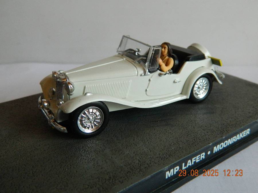 UNIVERSAL HOBBIES -  JAMES BOND 007 -  MP LAFER   -   MOONRAKER