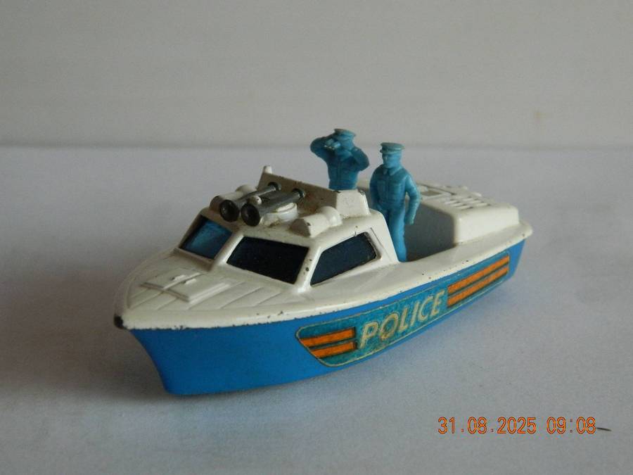 MATCHBOX SUPERFAST   -  52  -   POLICE LAUNCH