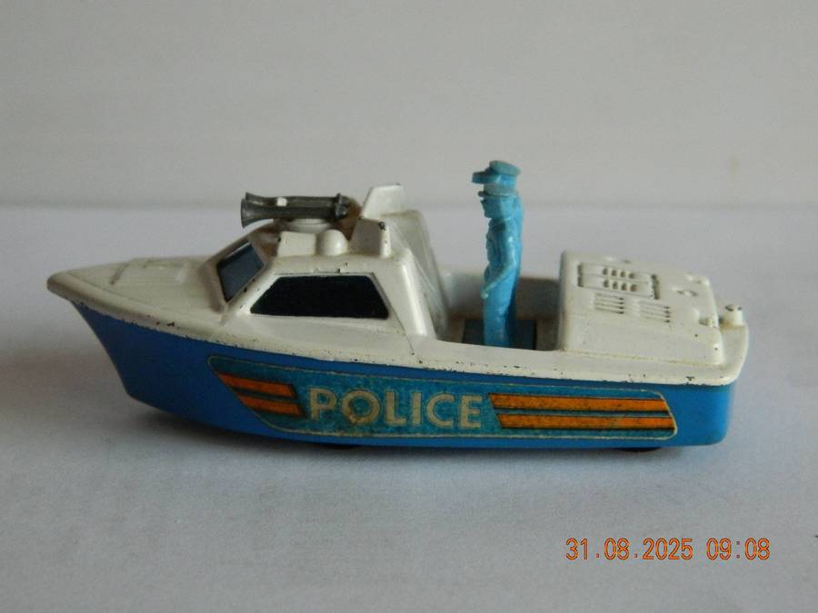 MATCHBOX SUPERFAST   -  52  -   POLICE LAUNCH
