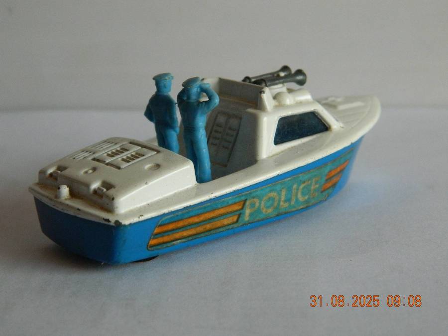MATCHBOX SUPERFAST   -  52  -   POLICE LAUNCH