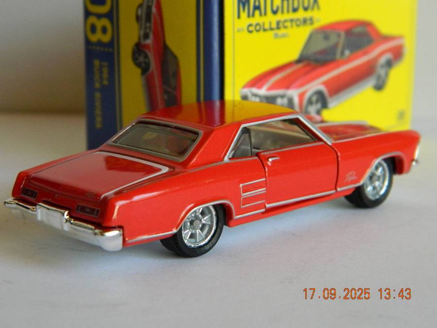 MATCHBOX COLLECTORS  -  08  -   1964 - BUICK RIVIERA