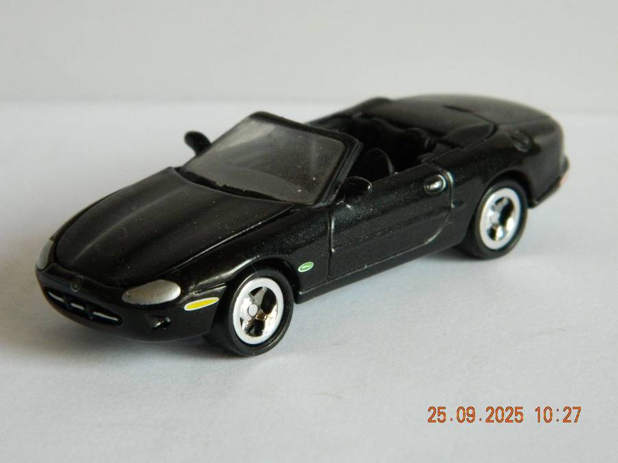 JOHNNY LIGHTNING   -    -    PLAYING MANTIS