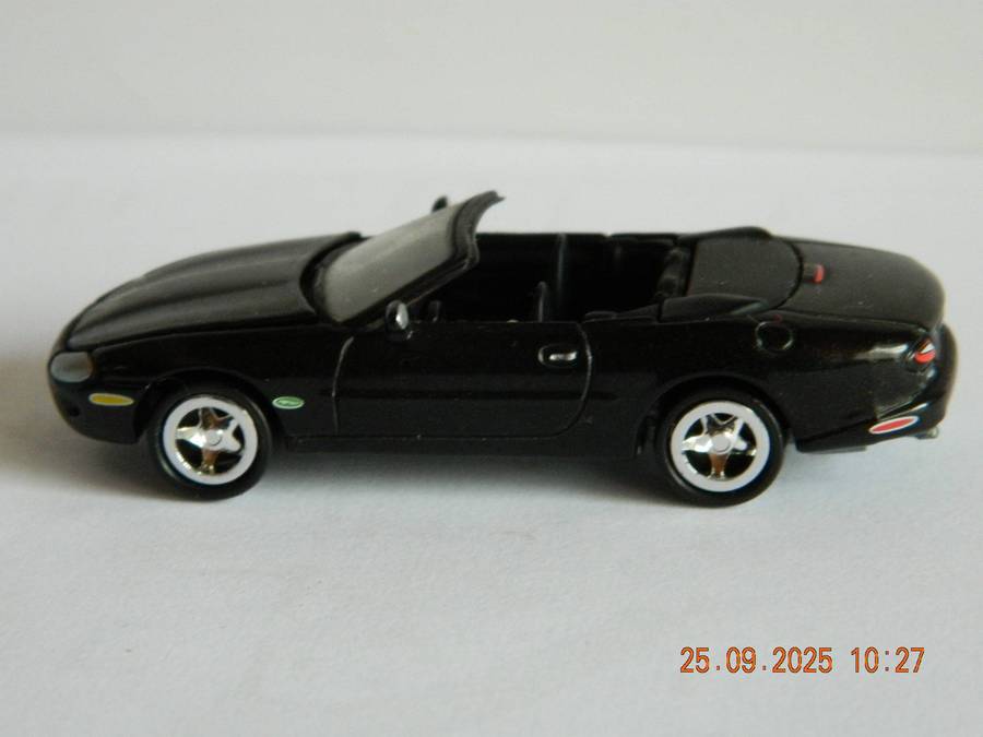 JOHNNY LIGHTNING   -    -    PLAYING MANTIS