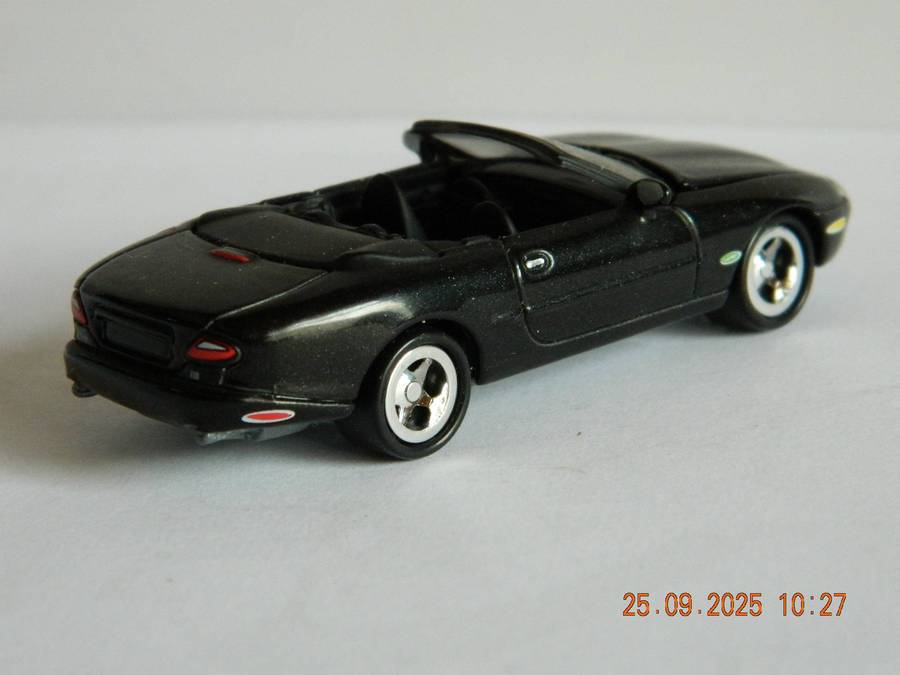 JOHNNY LIGHTNING   -    -    PLAYING MANTIS