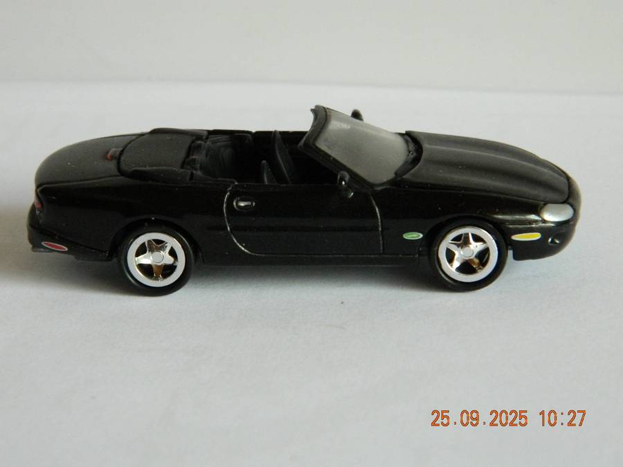 JOHNNY LIGHTNING   -    -    PLAYING MANTIS