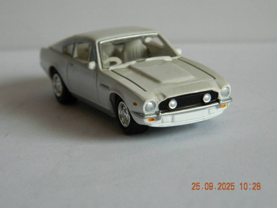 JOHNNY LIGHTNING   - 658   -    FORD MUSTANG