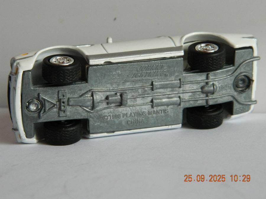 JOHNNY LIGHTNING   - 658   -    FORD MUSTANG