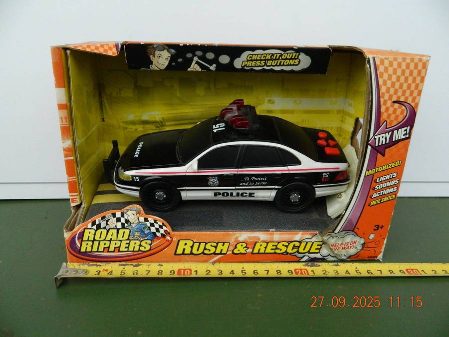 UNKNOWN  MAKE  -  ROAD RIPPERS  -  RUSH AND RESCUE -  POLICE CAR  -  ALL PLASTIC