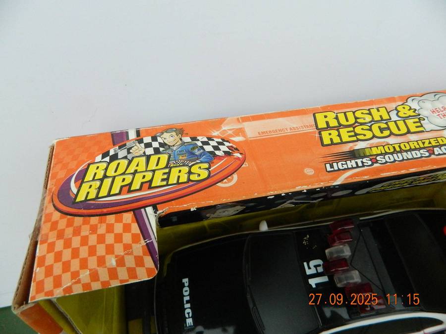 UNKNOWN  MAKE  -  ROAD RIPPERS  -  RUSH AND RESCUE -  POLICE CAR  -  ALL PLASTIC
