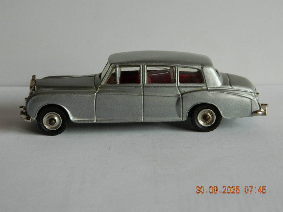 DINKY TOYS  -  198  -  ROLLS ROYCE PHANTOM V
