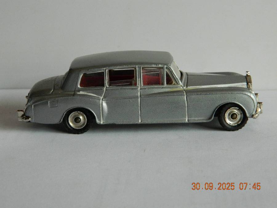 DINKY TOYS  -  198  -  ROLLS ROYCE PHANTOM V