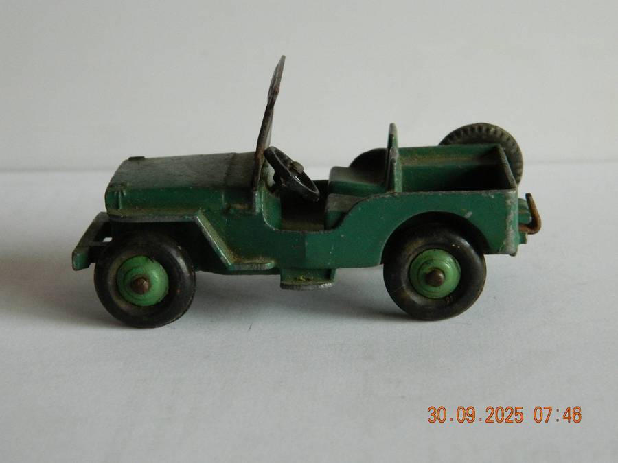 DINKY TOYS  -  25 y  -  UNIVERSAL JEEP