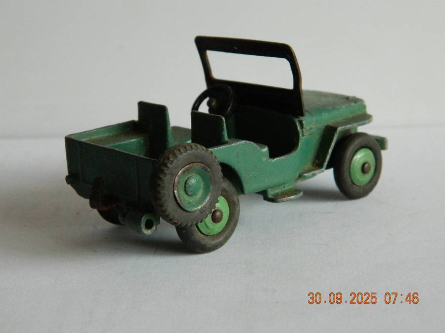 DINKY TOYS  -  25 y  -  UNIVERSAL JEEP