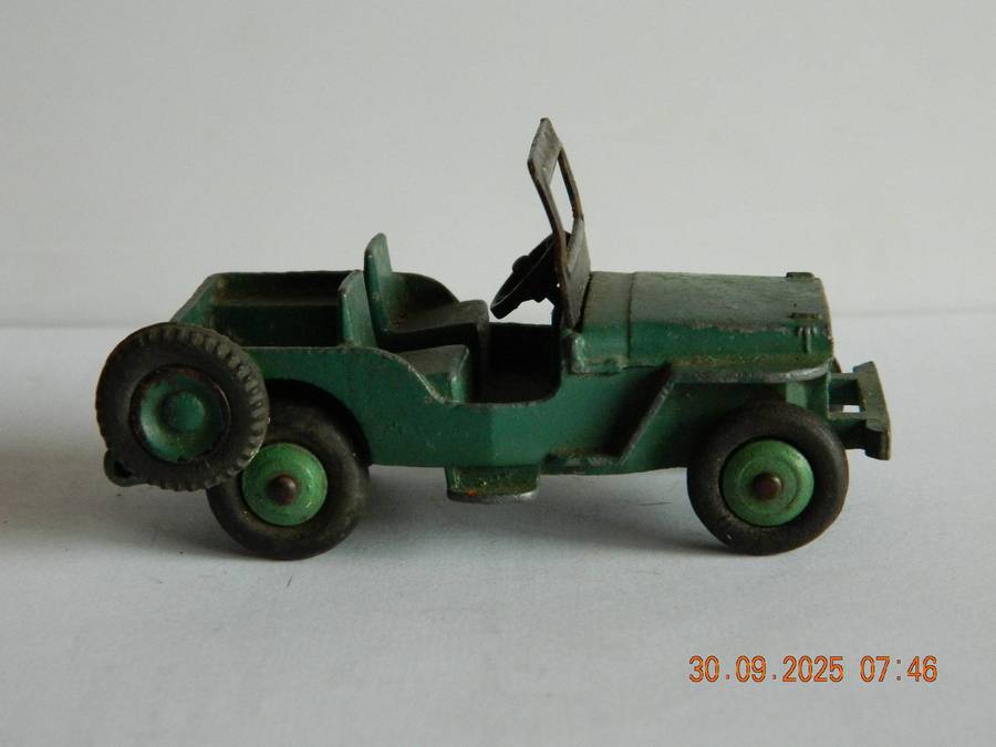 DINKY TOYS  -  25 y  -  UNIVERSAL JEEP