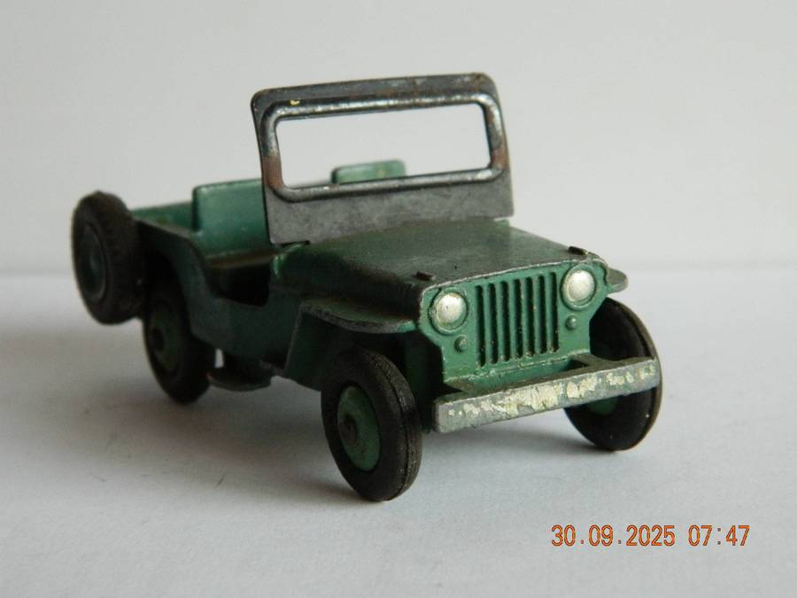 DINKY TOYS  -  25 y  -  UNIVERSAL JEEP