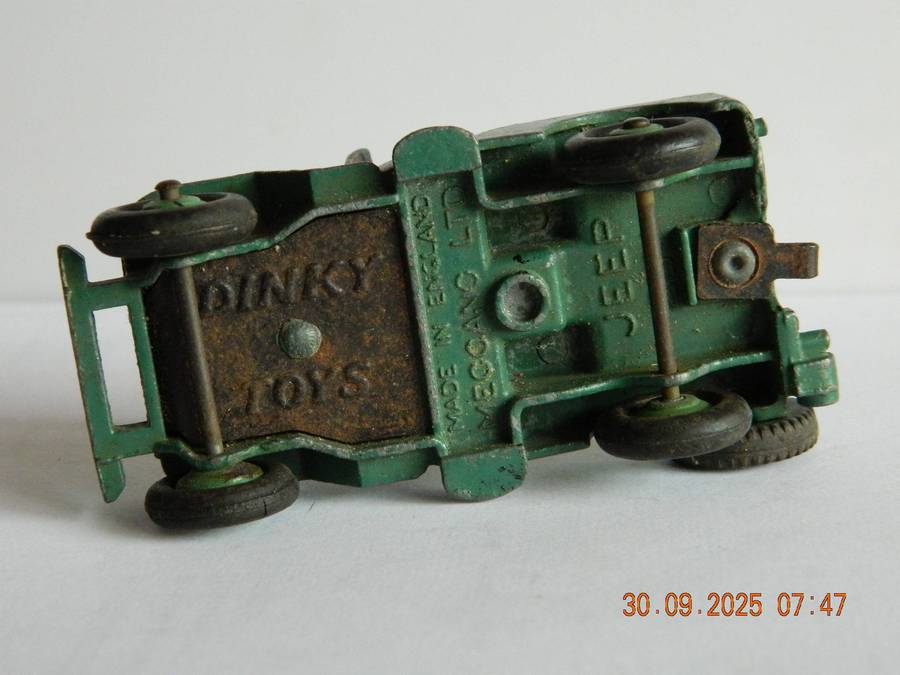 DINKY TOYS  -  25 y  -  UNIVERSAL JEEP