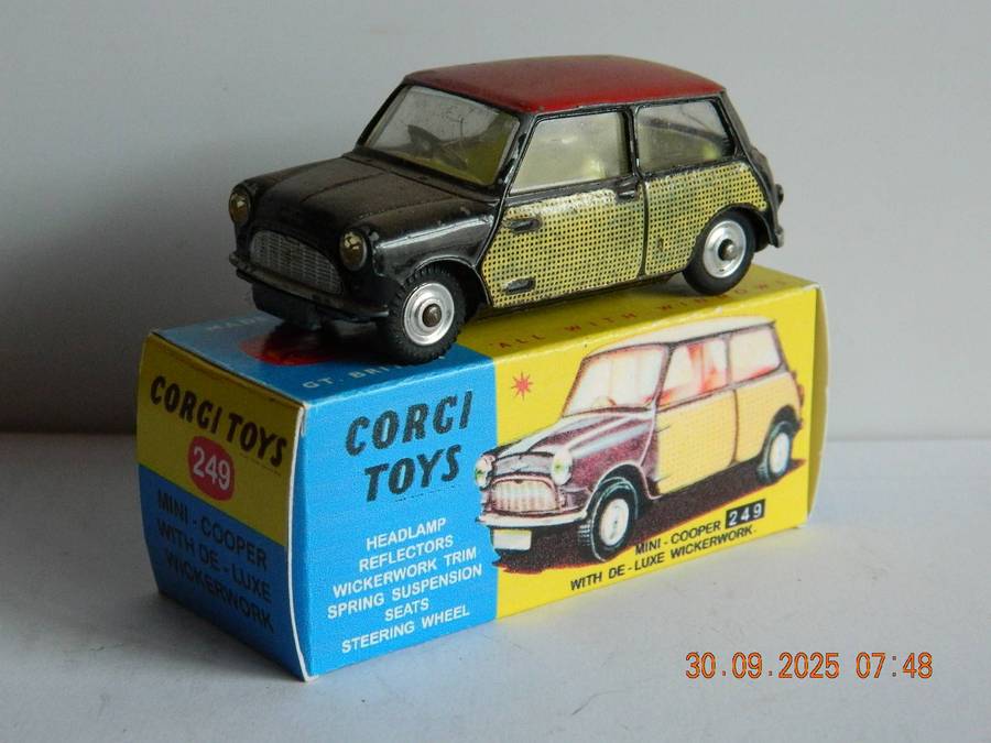 CORGI TOYS  -  249  -  MORRIS MINI-COOPER  -  WITH DE-LUX WICKERWORK
