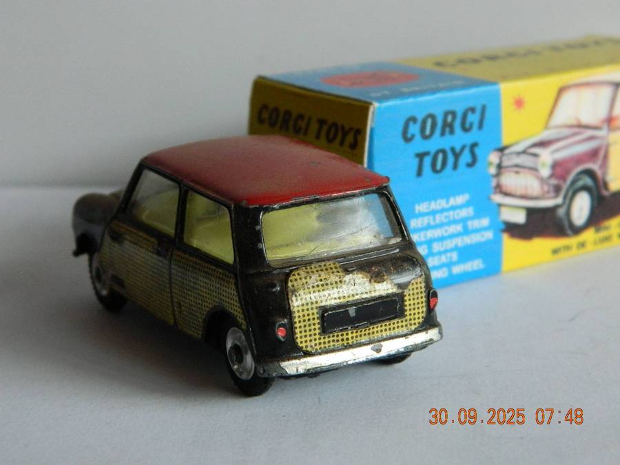 CORGI TOYS  -  249  -  MORRIS MINI-COOPER  -  WITH DE-LUX WICKERWORK