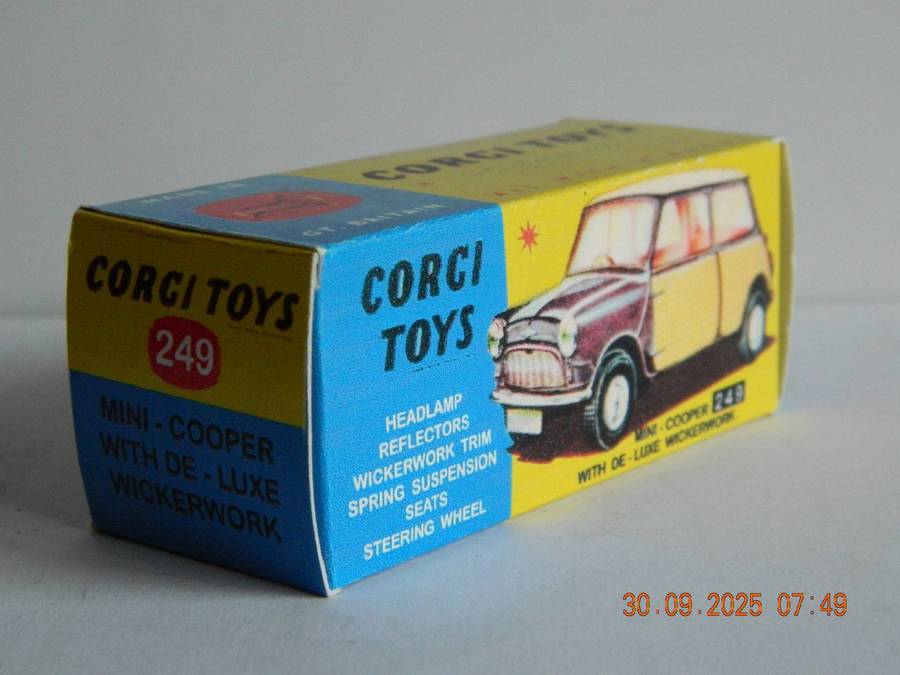 CORGI TOYS  -  249  -  MORRIS MINI-COOPER  -  WITH DE-LUX WICKERWORK