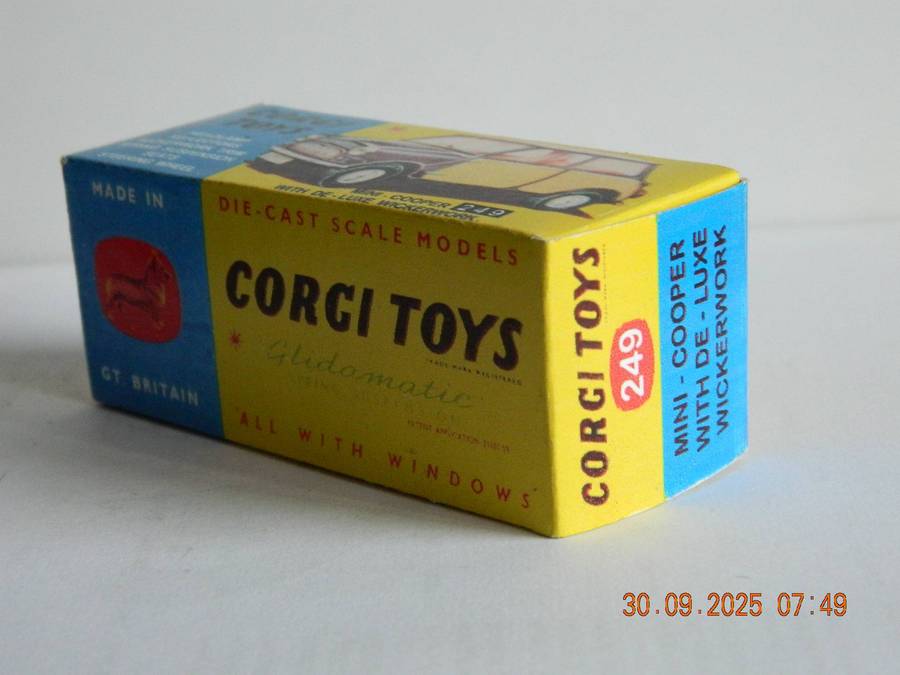CORGI TOYS  -  249  -  MORRIS MINI-COOPER  -  WITH DE-LUX WICKERWORK