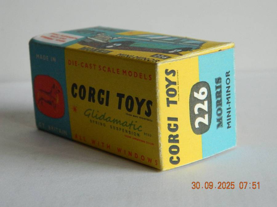 CORGI TOYS  -  226  -  MORRIS MINI MINOR
