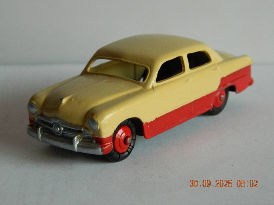 DINKY TOYS  -  170  -  FORD FORDOR SEDAN  -  'LOWLINE' VERSION