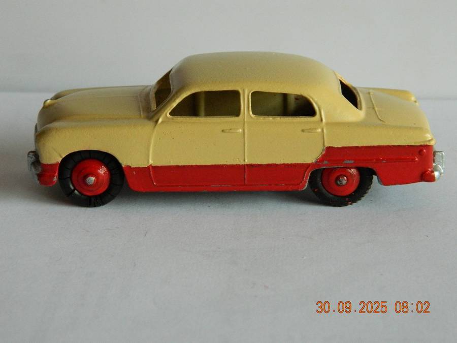 DINKY TOYS  -  170  -  FORD FORDOR SEDAN  -  'LOWLINE' VERSION