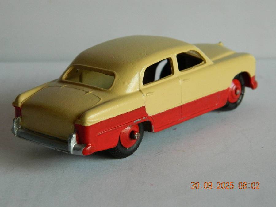 DINKY TOYS  -  170  -  FORD FORDOR SEDAN  -  'LOWLINE' VERSION