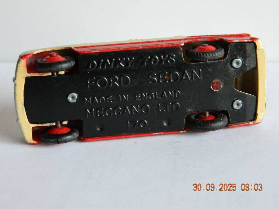 DINKY TOYS  -  170  -  FORD FORDOR SEDAN  -  'LOWLINE' VERSION