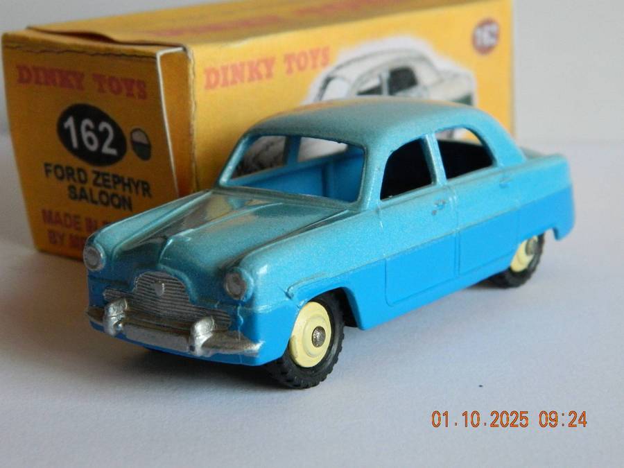 DINKY TOYS  -  162  -  FORD ZEPHYR SALOON