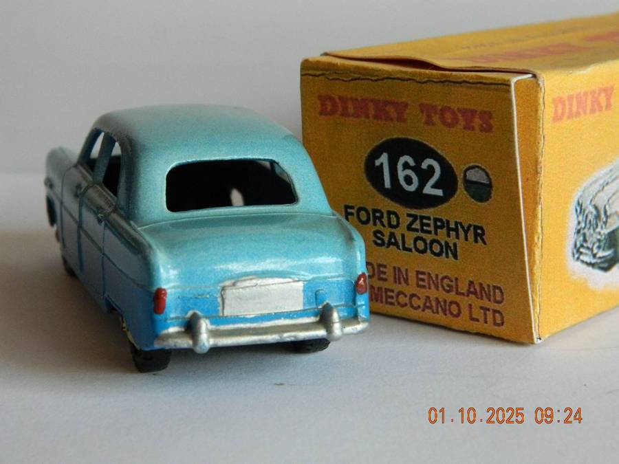 DINKY TOYS  -  162  -  FORD ZEPHYR SALOON