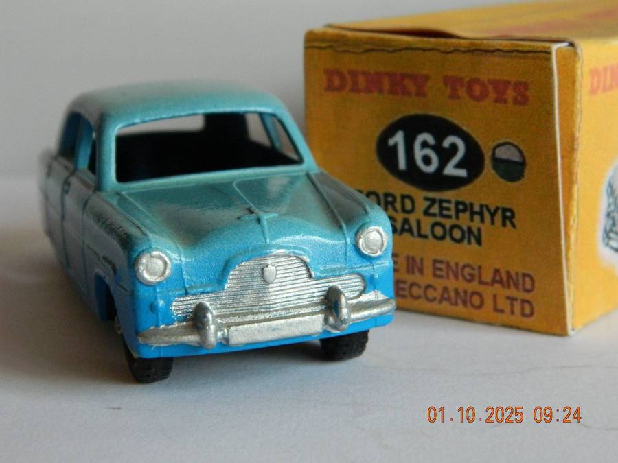DINKY TOYS  -  162  -  FORD ZEPHYR SALOON