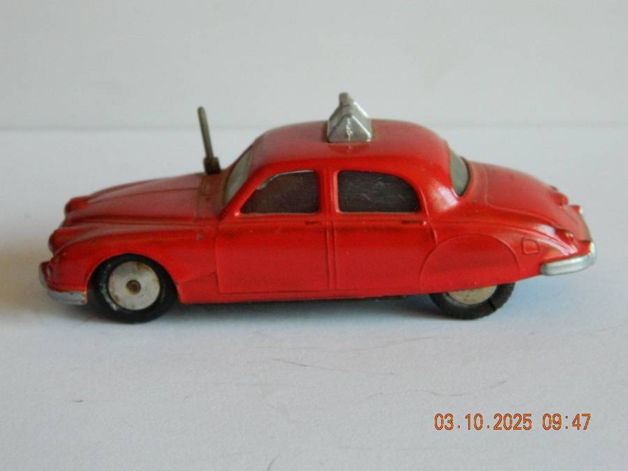 CORGI  TOYS  -  213    -  JAGUAR FIRE CHIEF'S CAR