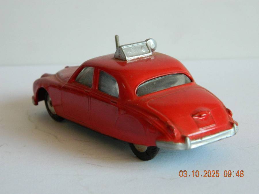 CORGI  TOYS  -  213    -  JAGUAR FIRE CHIEF'S CAR