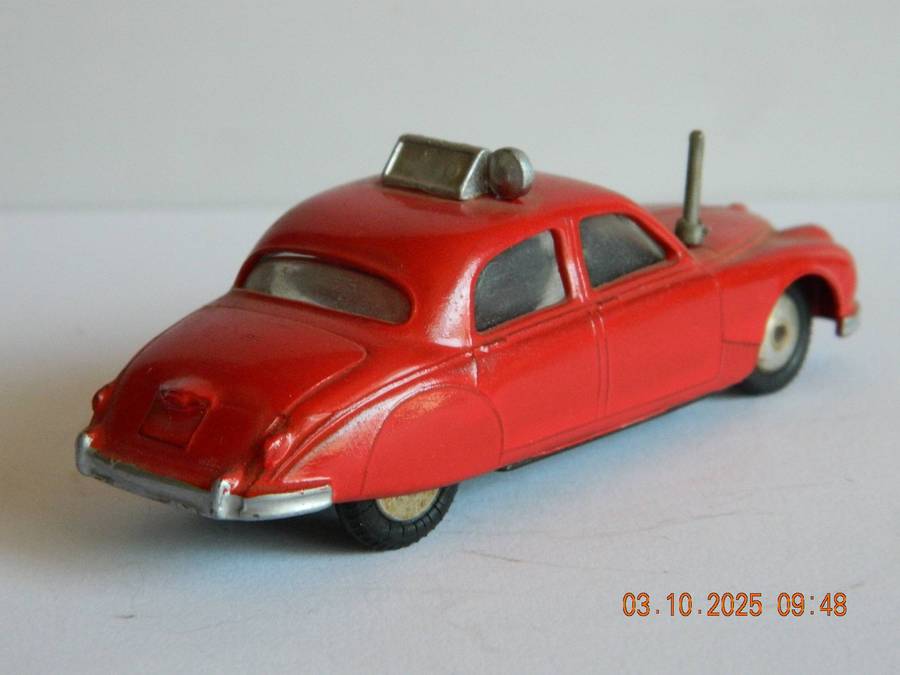 CORGI  TOYS  -  213    -  JAGUAR FIRE CHIEF'S CAR