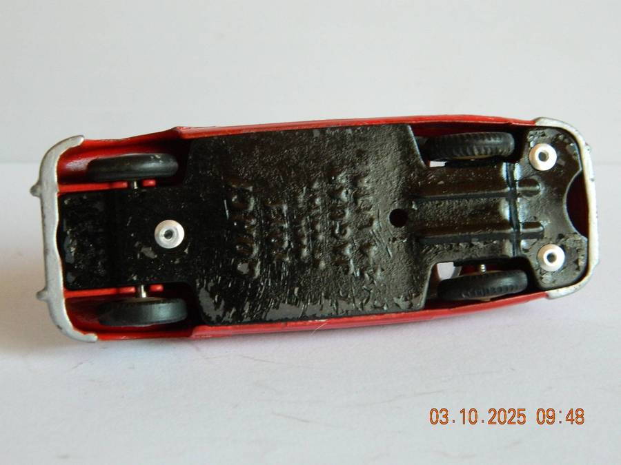 CORGI  TOYS  -  213    -  JAGUAR FIRE CHIEF'S CAR