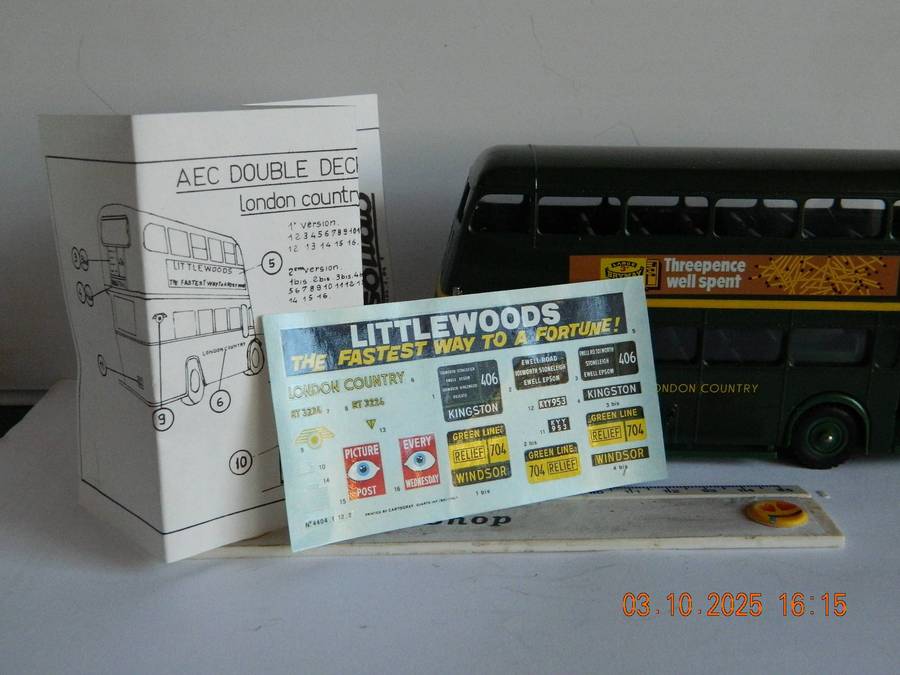SOLIDO  TOYS  -  4402   -   LONDON BUS  -  'GREENLINE'  DOUBLE DEKKER