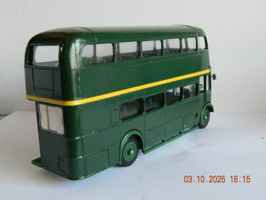 SOLIDO  TOYS  -  4402   -   LONDON BUS  -  'GREENLINE'  DOUBLE DEKKER