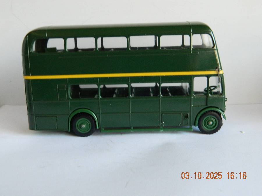 SOLIDO  TOYS  -  4402   -   LONDON BUS  -  'GREENLINE'  DOUBLE DEKKER