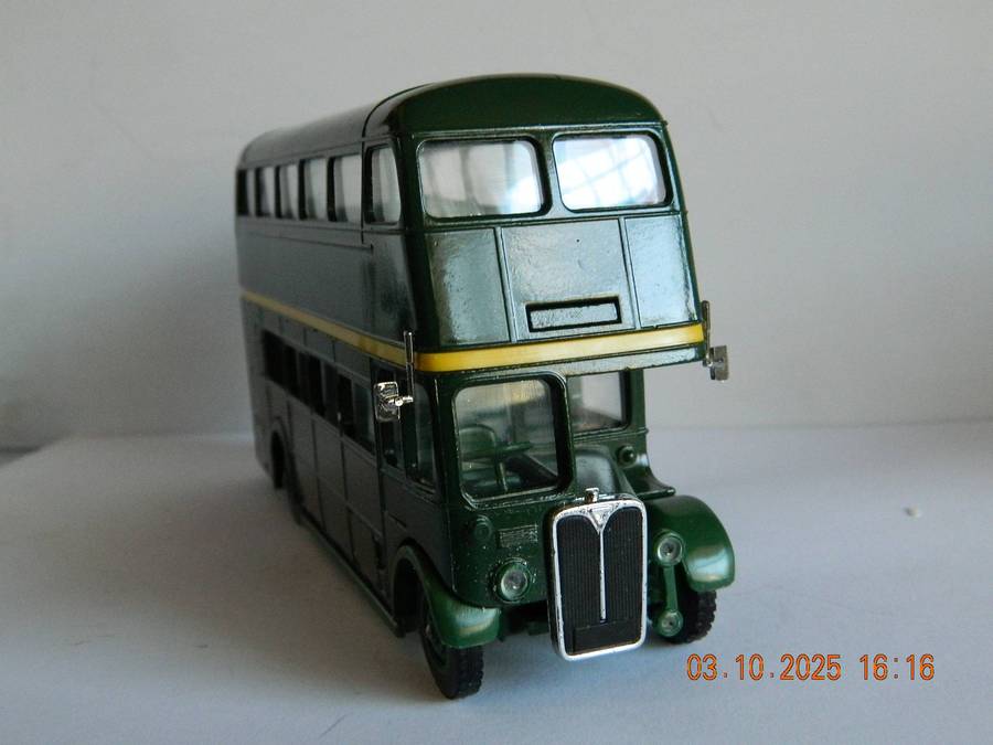 SOLIDO  TOYS  -  4402   -   LONDON BUS  -  'GREENLINE'  DOUBLE DEKKER