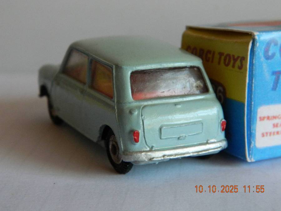 CORGI TOYS  -  226  -  MORRIS MINI MINOR