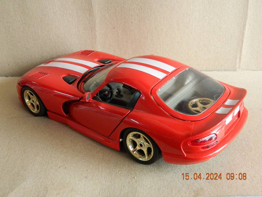 BBURAGO  -  DODGE VIPER GTS COUPE -    1/18 SCALE