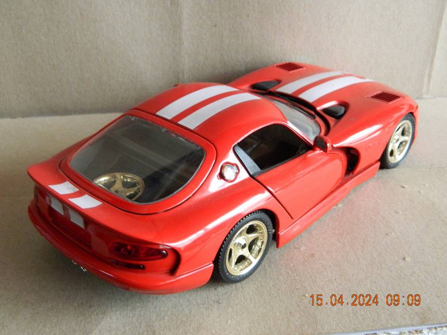 BBURAGO  -  DODGE VIPER GTS COUPE -    1/18 SCALE