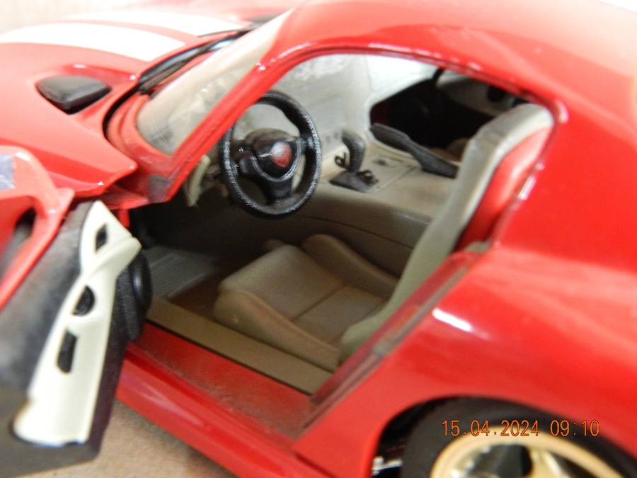 BBURAGO  -  DODGE VIPER GTS COUPE -    1/18 SCALE