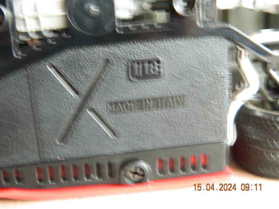 BBURAGO  -  DODGE VIPER GTS COUPE -    1/18 SCALE