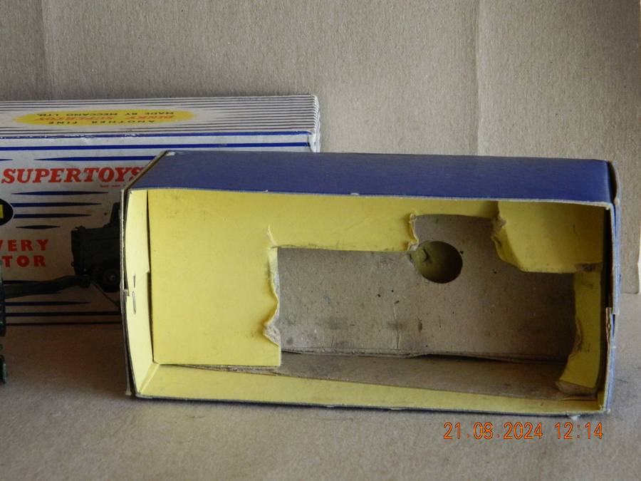 DINKY  SUPER TOYS  -  661  -   RECOVERY TRACTOR