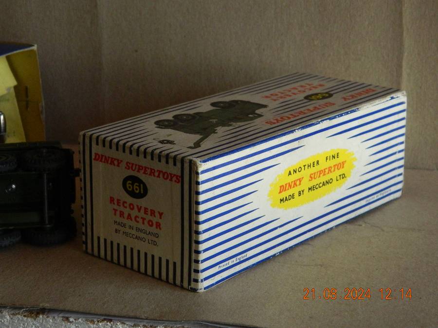 DINKY  SUPER TOYS  -  661  -   RECOVERY TRACTOR