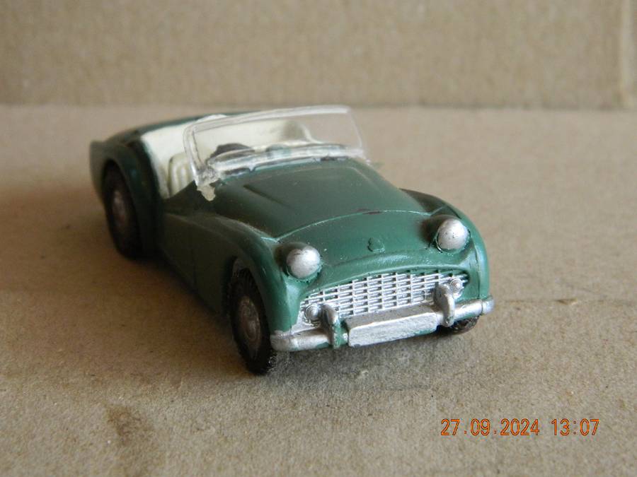 SPOT-ON  -  MODELS BY TRIANG -  TRIUMPH TR3