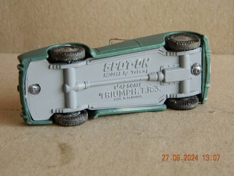 SPOT-ON  -  MODELS BY TRIANG -  TRIUMPH TR3