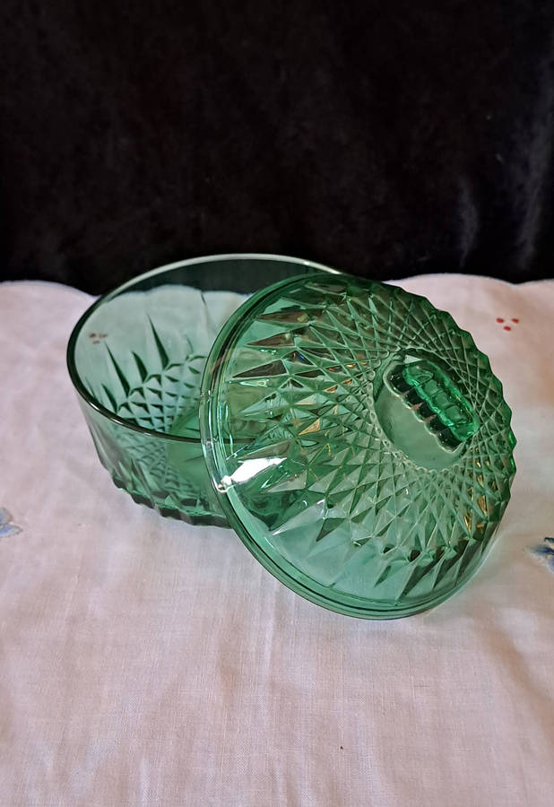 Beautiful emerald green glass lidded sweetie dish
